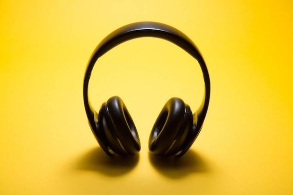 Les avantages et inconvénients des casques audio filaires et sans fil