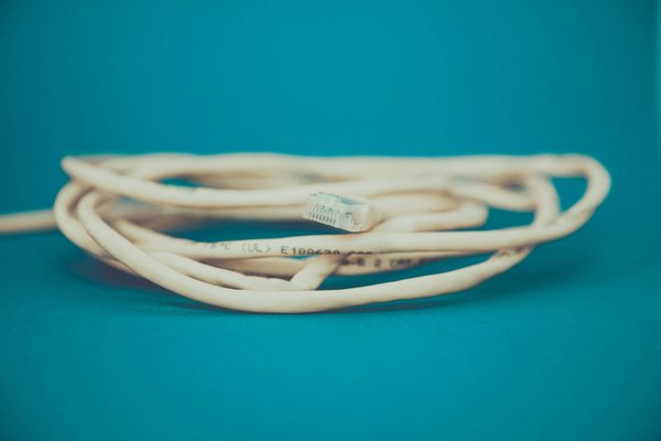 Câble RJ45 cat 6 ou cat 6a pour la fibre ? Tout ce que vous devez savoir.