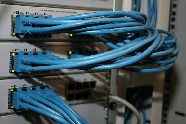 Quels câble choisir pour la fibre : Cat 6 ou le Cat 6a ?